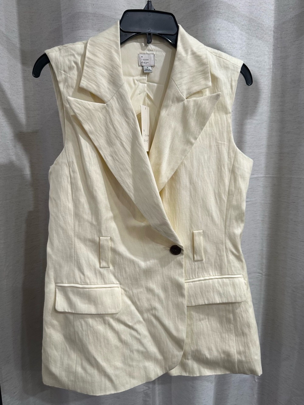 NWOT Sleeveless Cream Blazer Vest